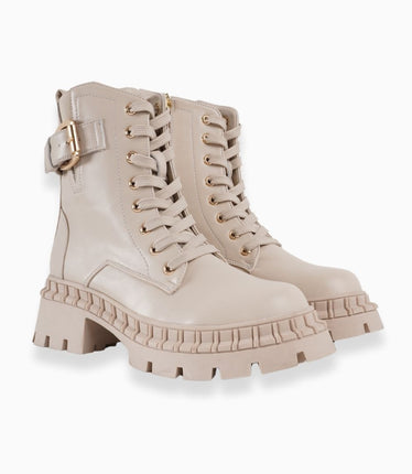 Botín crema cordones y hebilla