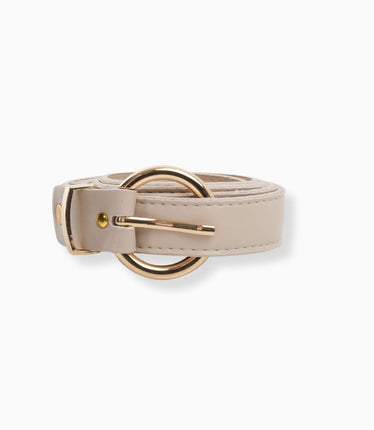 Cinturón beige con hebilla dorada redonda