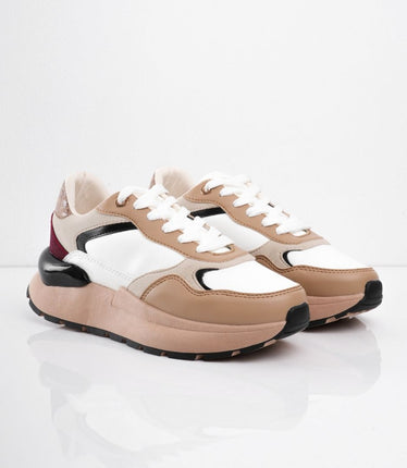 Tenis plataforma café con blanco y detalles