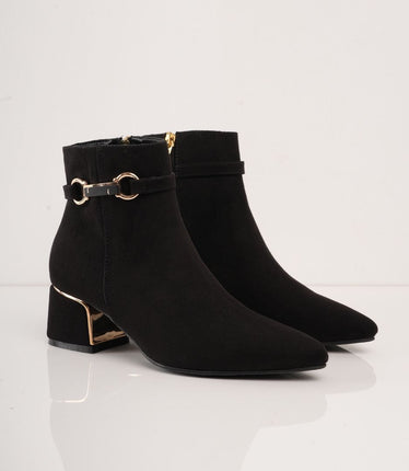 Botín negro gamuza y detalles