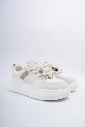 Tenis crema y accesorios