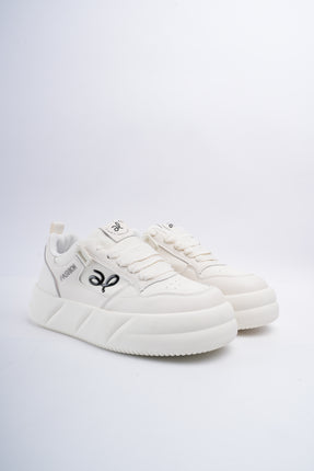 Tenis blancos x detalle logo negro
