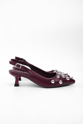 Tacón vinotinto bajo taches