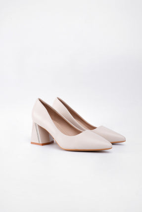 Tacón bajo beige cuadrado