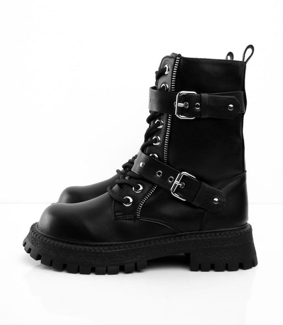 Botas tipo militar negras y correas