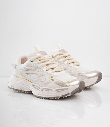 Tenis beige con líneas doradas