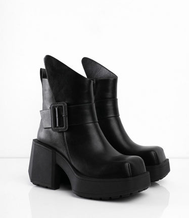 Botín plataforma negro y correa