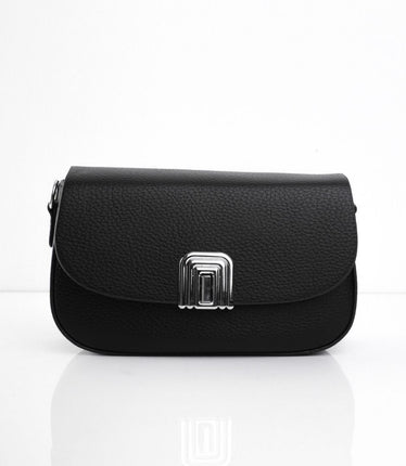 Bolso negro con hebilla brillante y correa