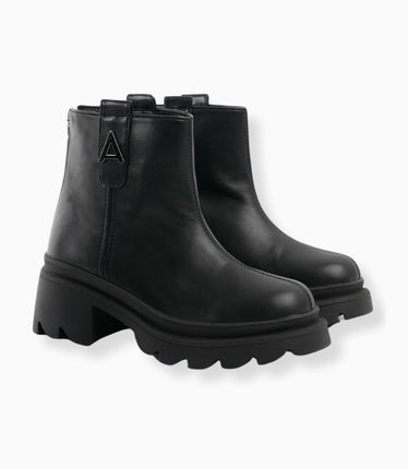 Botín negro liso detalle