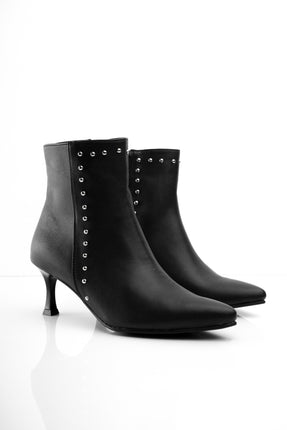 Botín tacón puntilla negro y taches