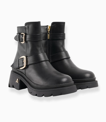 Botín negro y hebillas