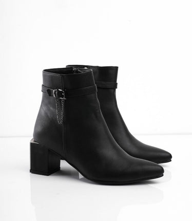 Botín tacón negro altura media