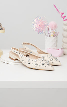 Bailarinas crema punta x taches plateados