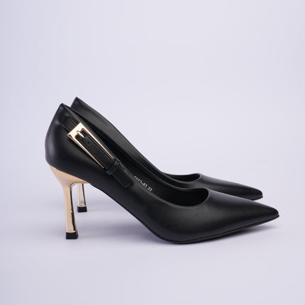 Tacones negros con hebilla
