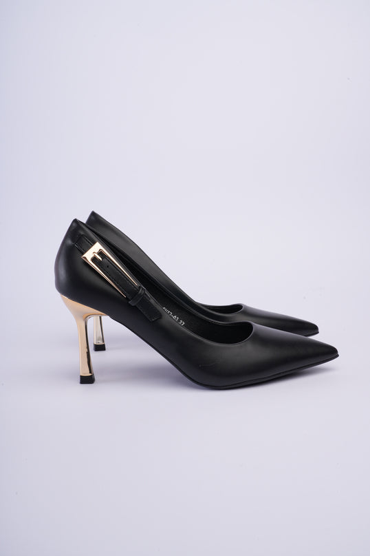 Tacones negros con hebilla