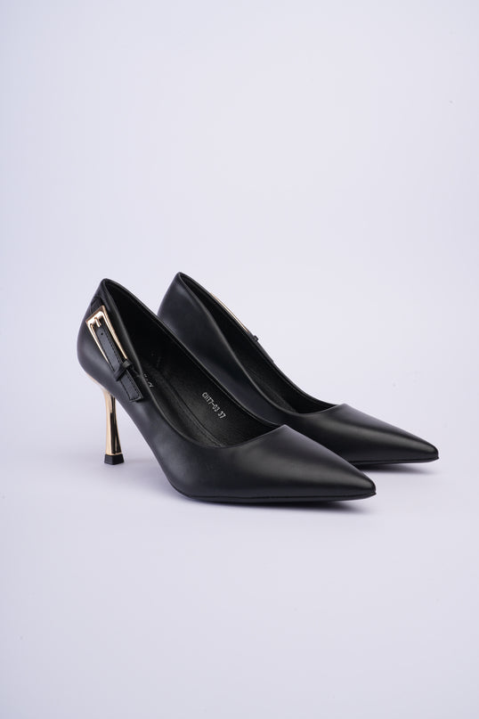 Tacones negros con hebilla
