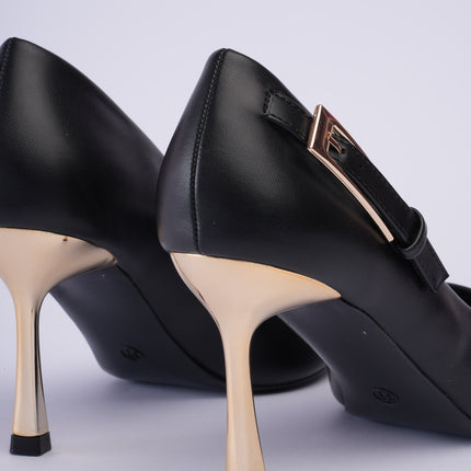 Tacones negros con hebilla