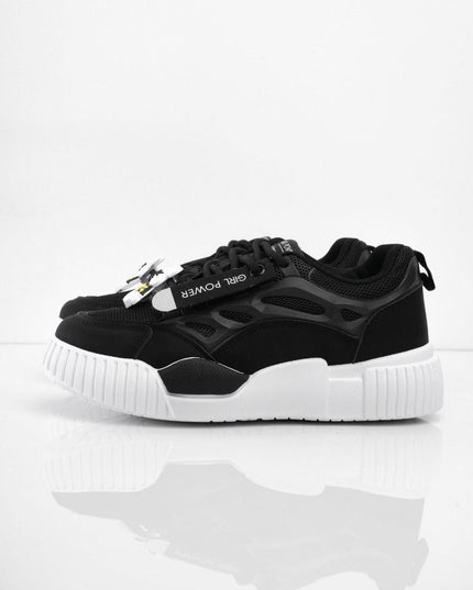 Tenis negros con apliques y suela blanca