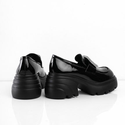 Mocasines de charol negros con hebilla brillante