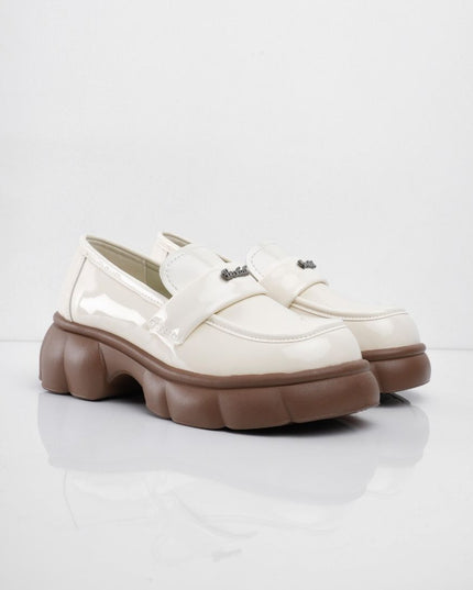 Mocasines crema brillantes con letras
