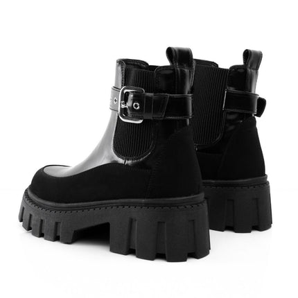 Botines de charol negros con correa