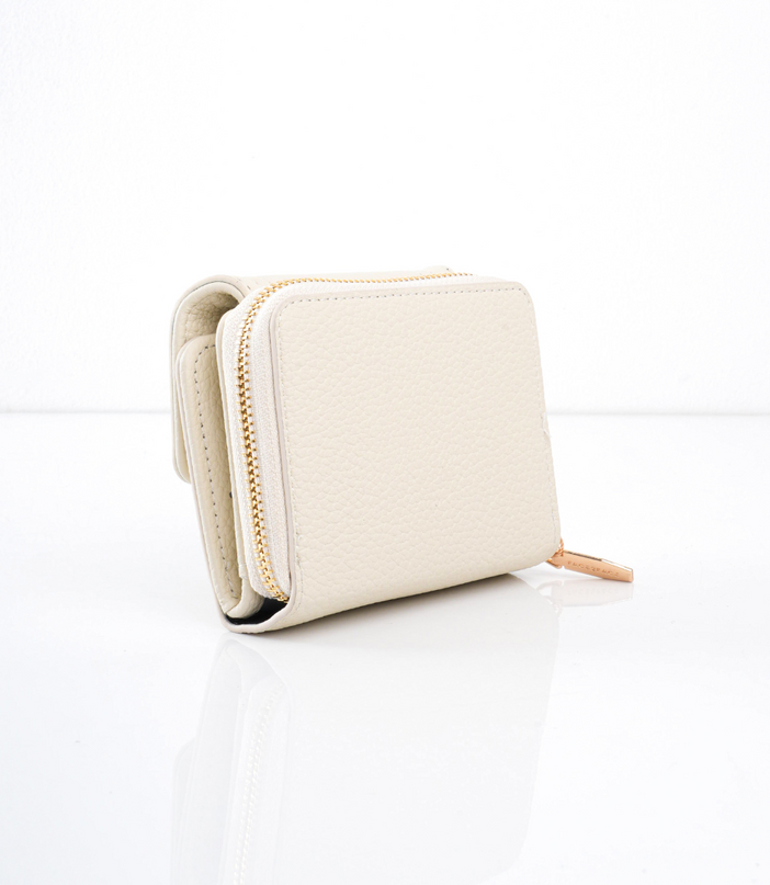 Billetera beige pequeña con cierre