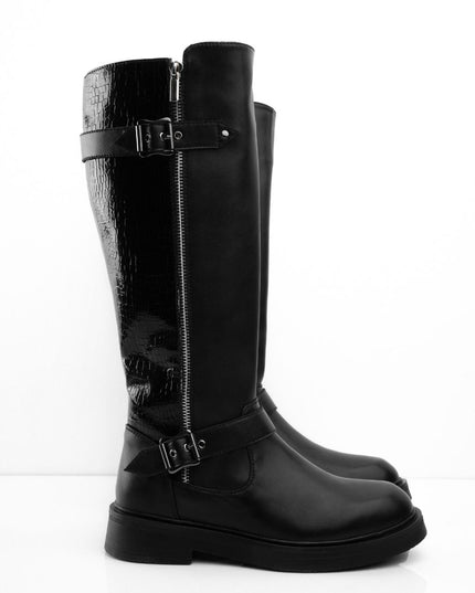 Bota larga negra cremallera y correas