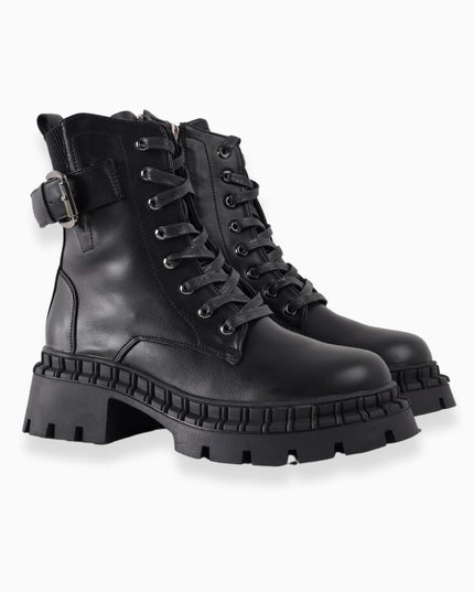 Botín negro cordones y hebilla