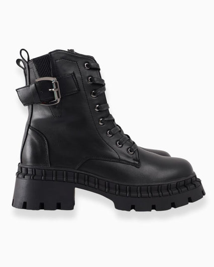 Botín negro cordones y hebilla