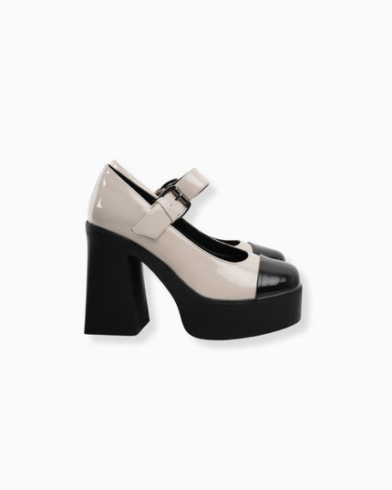 mocasín de tacón hueso con negro