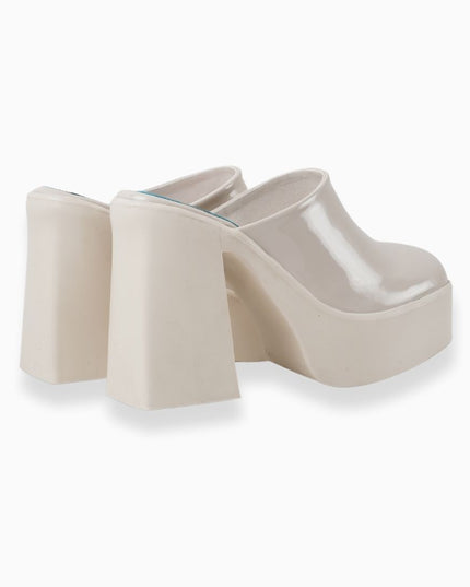MOCASINES SUECOS CREMA CON CHAROL