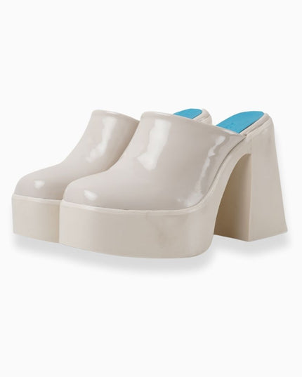 MOCASINES SUECOS CREMA CON CHAROL