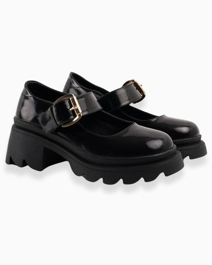 Mocasines charol negros correa y hebilla dorada