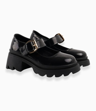 Mocasines charol negros correa y hebilla dorada