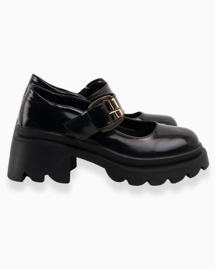 Mocasines charol negros correa y hebilla dorada