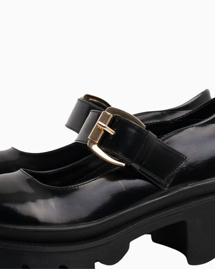 Mocasines charol negros correa y hebilla dorada