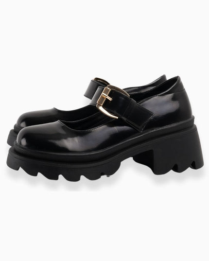 Mocasines charol negros correa y hebilla dorada