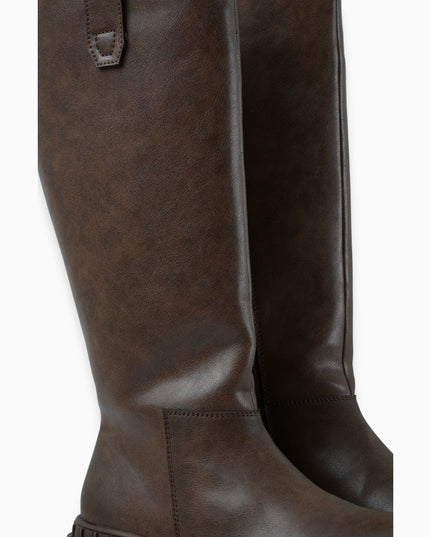Bota larga almendra y suela chunky