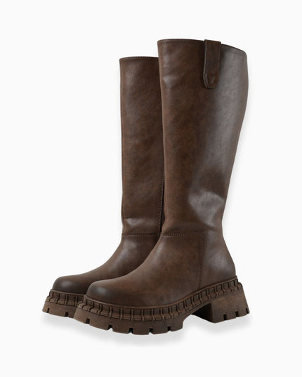 Bota larga almendra y suela chunky