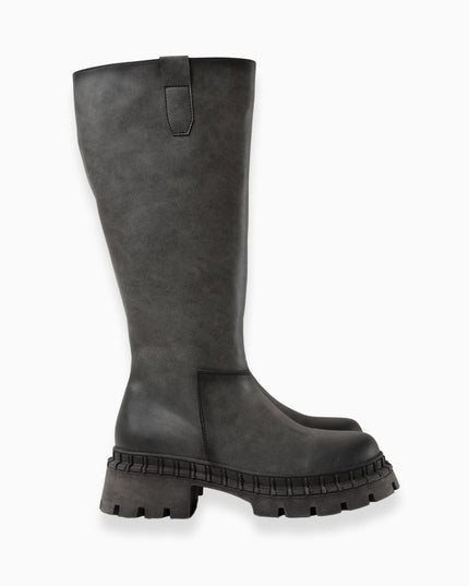 Bota larga gris y suela chunky