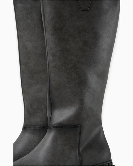 Bota larga gris y suela chunky