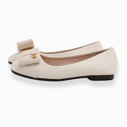 Baletas beige con lazo y detalles dorados