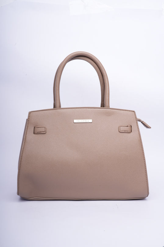 Bolso con diseño elegante beige