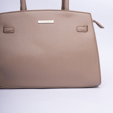 Bolso con diseño elegante beige