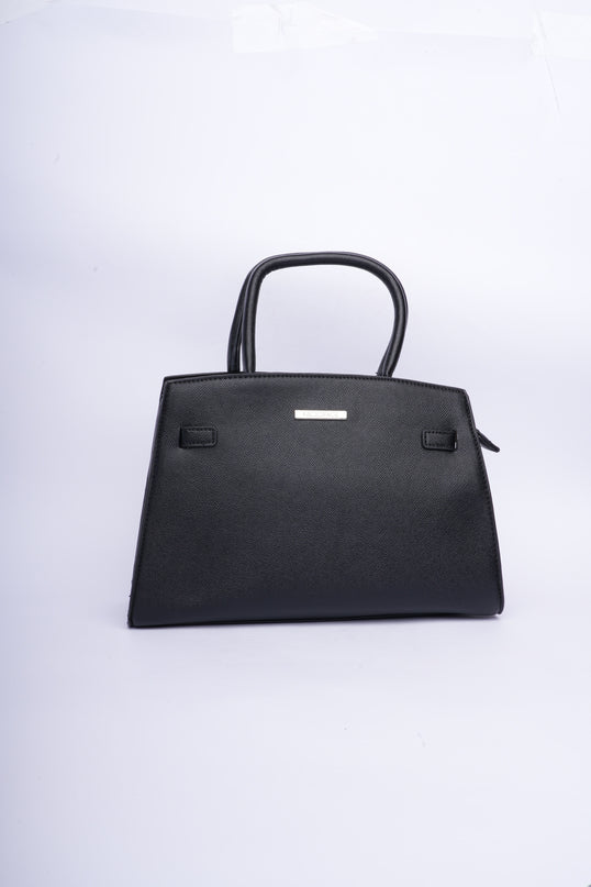 Bolso con diseño elegante negro