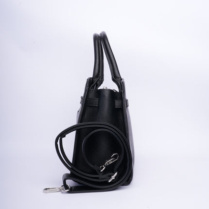 Bolso con diseño elegante negro