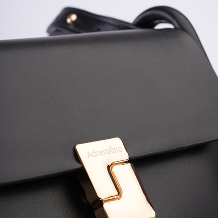 Bolso negro mediano con correa