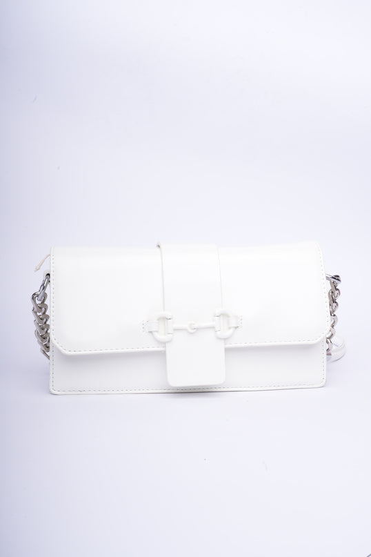 Bolso pequeño blanco con cadena