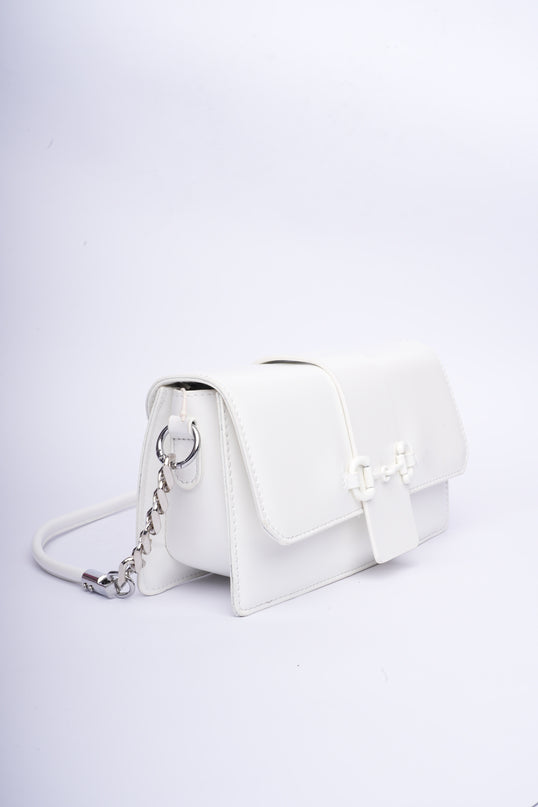Bolso pequeño blanco con cadena