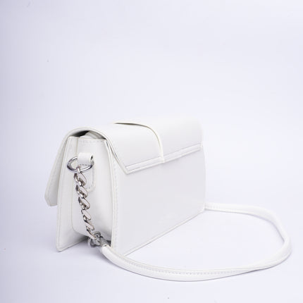 Bolso pequeño blanco con cadena